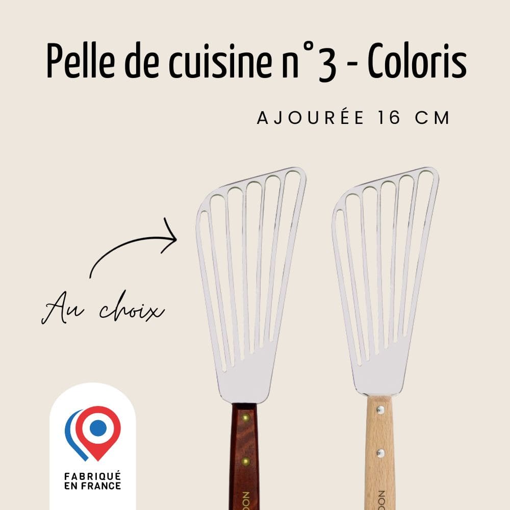 Spatule ajourée avec un manche en bois