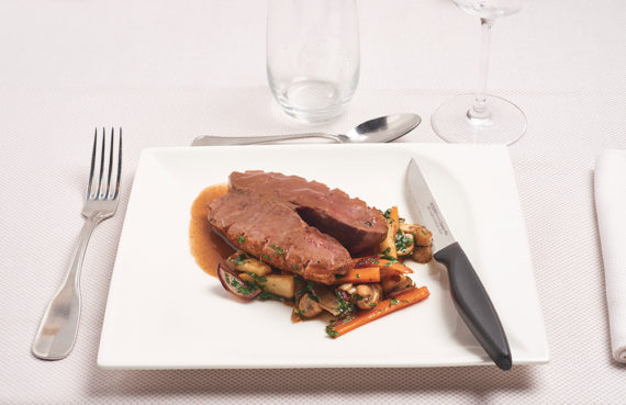 Couteau Nogent classic pro ambiance table 2